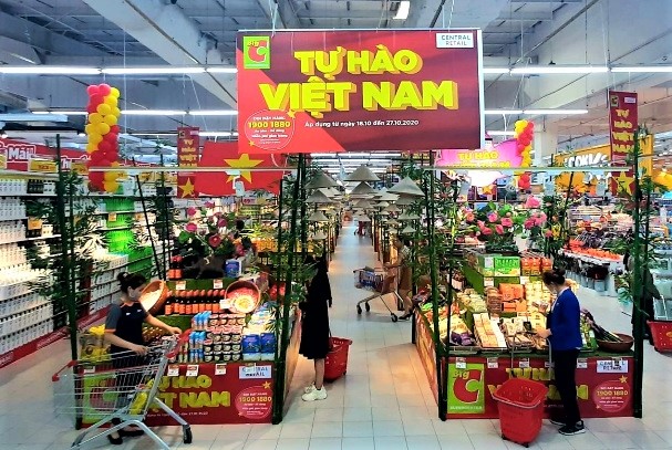 We are establishing a distribution system for " Quintessence of Vietnamese Goods " by linking supply and demand