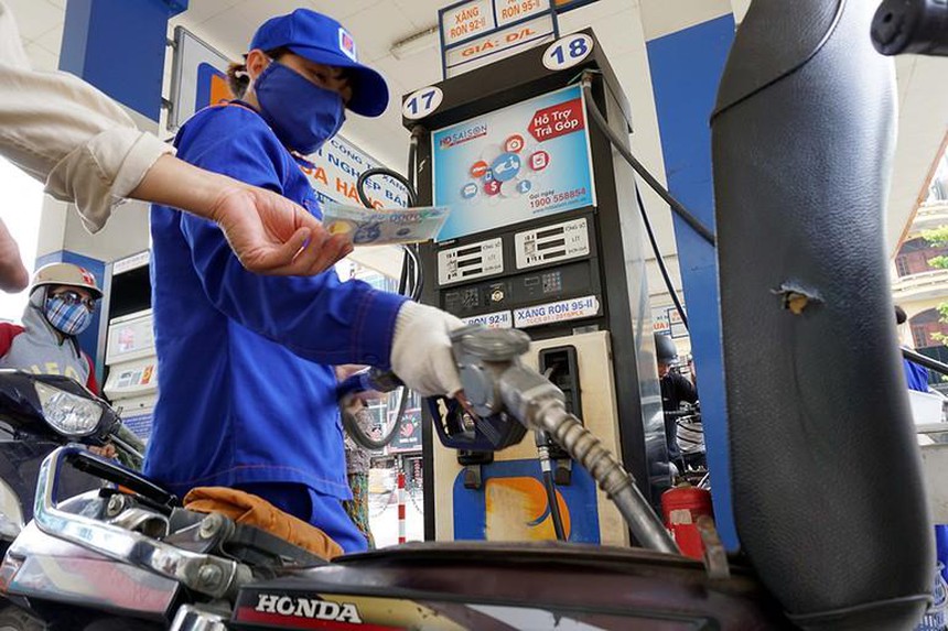 Gasoline and oil prices increase simultaneously