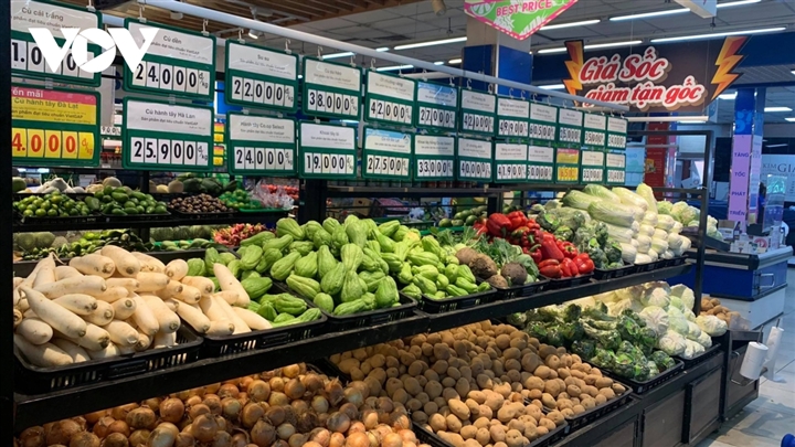 Supermarkets in Ho Chi Minh City call on people not to rush to buy and stockpile goods