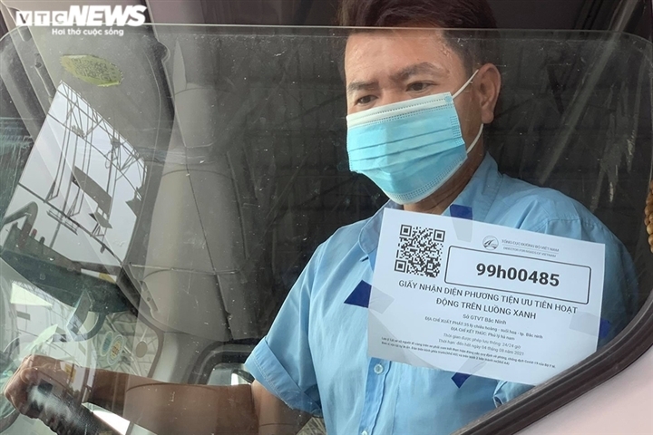 Removing obstacles to the circulation of goods, the Government directs not to check vehicles carrying goods with QR